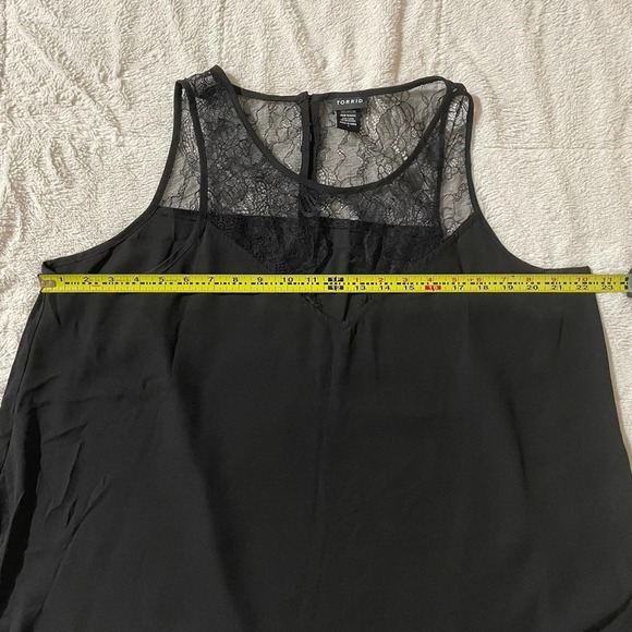 Torrid Black Lace Inset Georgette Tank / Size 1X - Picture 10 of 11